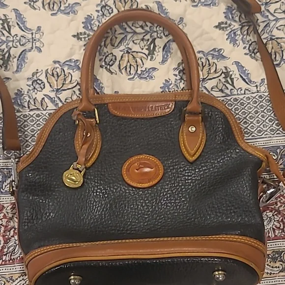 Vintage Rare Dooney & Bourke All-Weather Leather Norfolk Purse - Picture 2 of 8